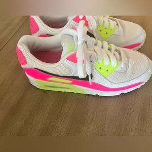 Nike Womens Air Max 90 GS in Pink Volt Size 6.5